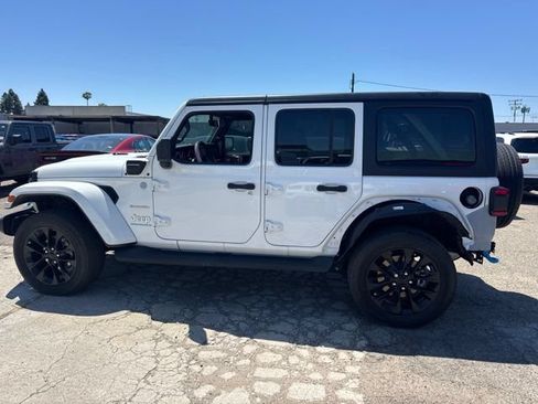 Used 2023 Jeep Wrangler Unlimited Sahara w/ Cold Weather Group AWD/4WD image 8