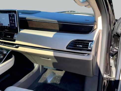 Used 2024 Lincoln Navigator Reserve AWD/4WD image 19