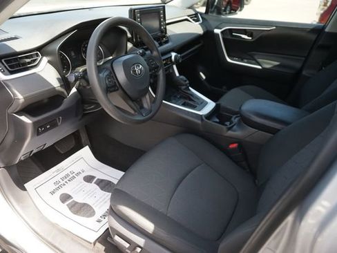 Used 2020 Toyota RAV4 XLE FWD image 8