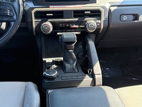 Certified 2025 Toyota Tacoma SR5 AWD/4WD image 17