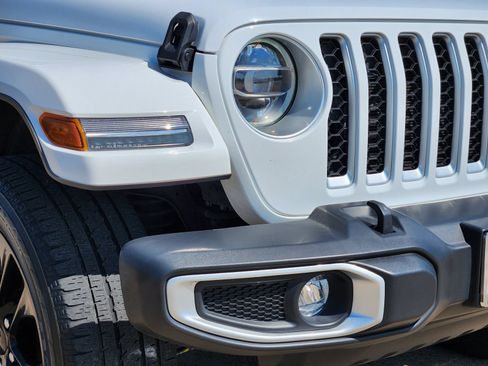 Used 2021 Jeep Wrangler Unlimited Sahara w/ Cold Weather Group AWD/4WD image 9