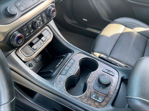 Certified 2023 GMC Acadia Denali w/ Denali Ultimate Package image 16