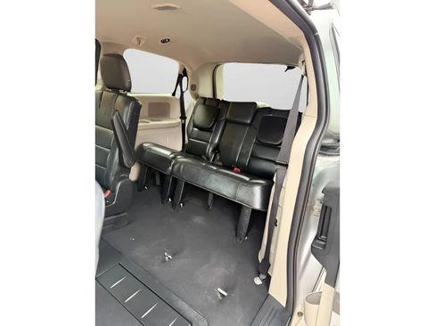 Used 2012 Dodge Grand Caravan SXT w/ UConnect Hands-Free Group FWD image 16