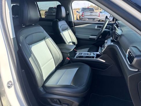 Used 2024 Ford Explorer XLT w/ Equipment Group 202A image 11
