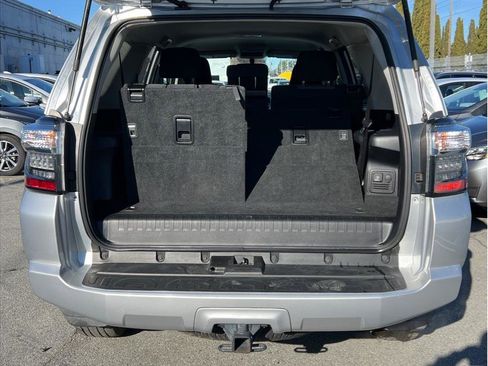 Used 2018 Toyota 4Runner SR5 image 5