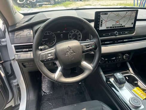 Used 2025 Mitsubishi Outlander SE FWD image 44