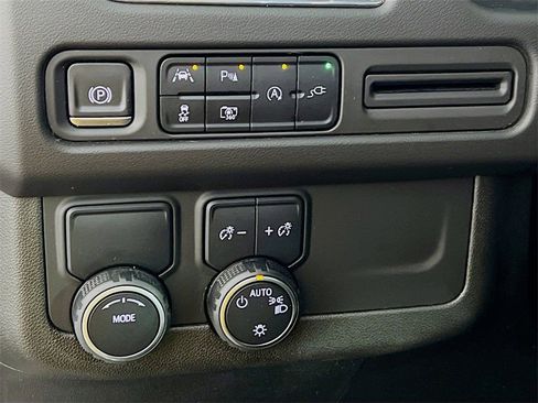 Used 2022 Chevrolet Suburban LT w/ LT Signature Plus Package image 10