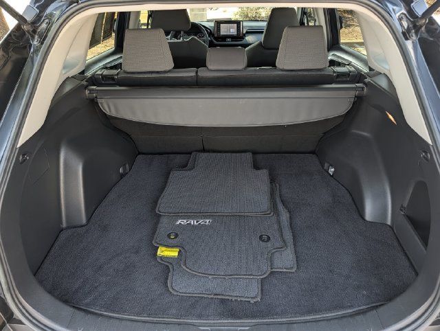 Used 2021 Toyota RAV4 XLE FWD image 28