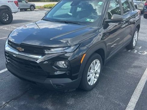 Used 2021 Chevrolet TrailBlazer LS FWD image 1