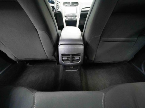 Used 2020 Ford Fusion SE FWD image 22