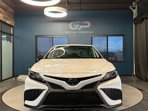 Used 2022 Toyota Camry SE image 8