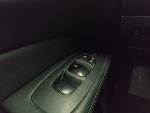 Used 2018 Nissan Pathfinder S image 27