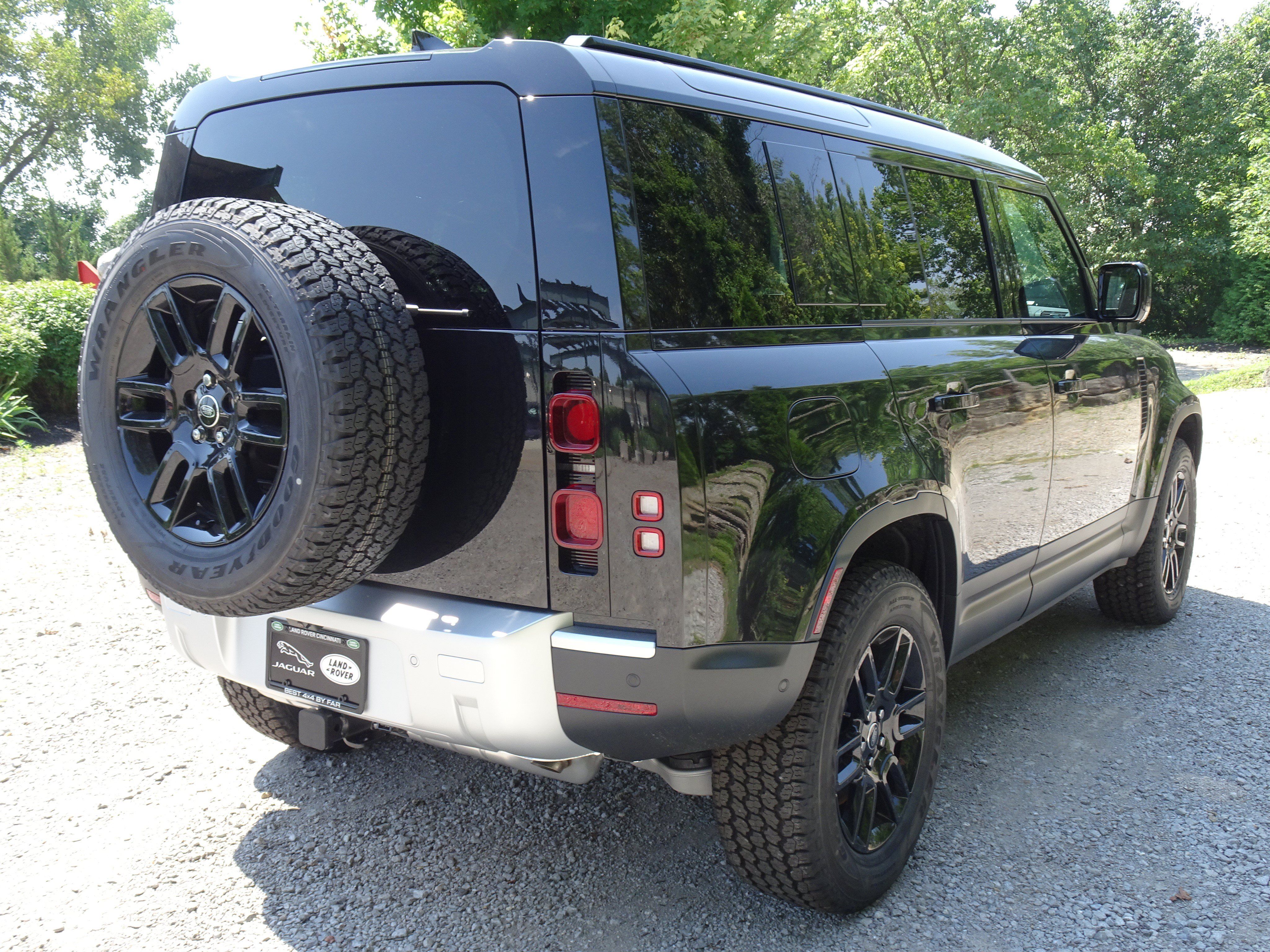 Certified 2025 Land Rover Defender 110 S AWD/4WD image 12