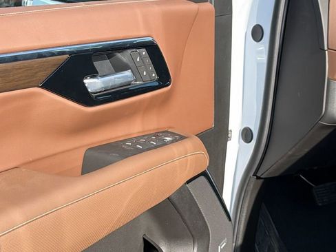 New 2026 Chevrolet Suburban High Country image 12