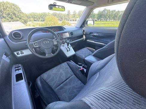 Used 2012 Scion xB FWD image 16