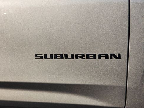 Used 2021 Chevrolet Suburban Z71 w/ Z71 Off-Road Package image 7