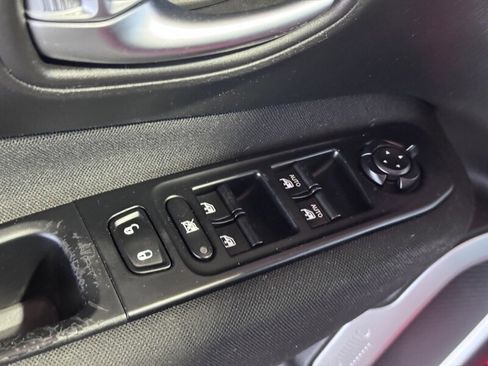 Used 2019 Jeep Renegade Latitude image 17