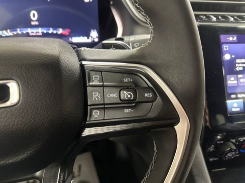 Used 2025 Jeep Grand Cherokee Altitude image 43