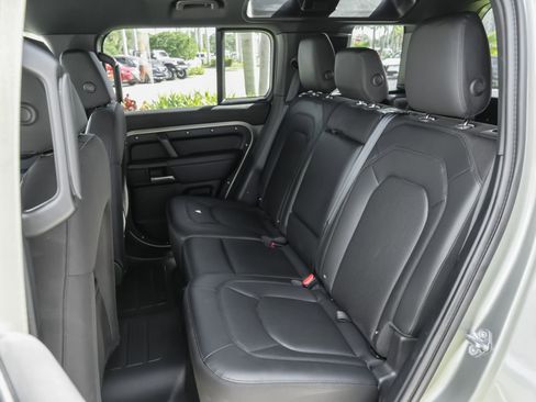 Used 2025 Land Rover Defender 110 S image 34