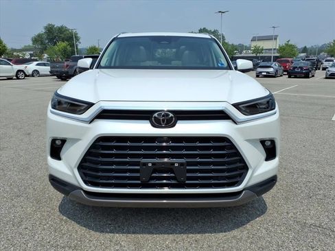 Certified 2024 Toyota Grand Highlander FWD image 10