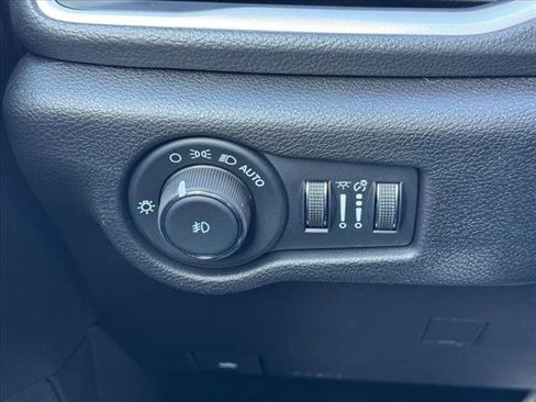 New 2025 Chrysler Pacifica Select image 14