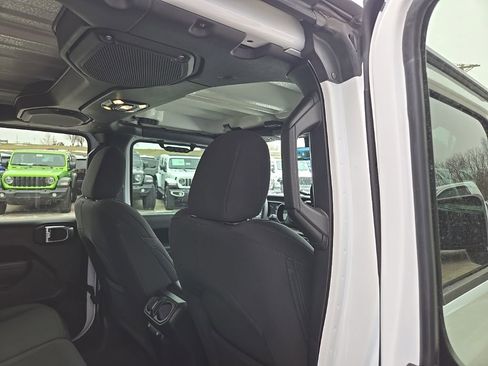 Used 2023 Jeep Wrangler Unlimited AWD/4WD image 89