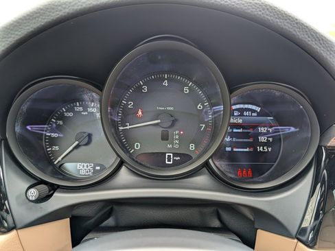 Certified 2025 Porsche Macan image 12