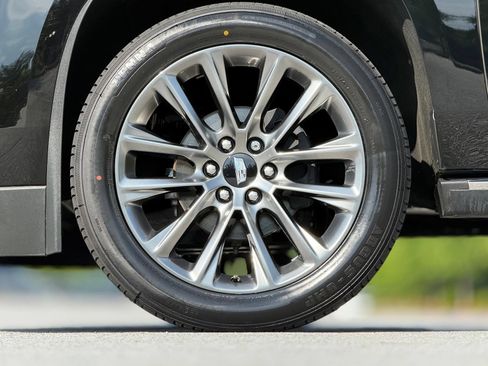 Used 2019 Cadillac Escalade Platinum RWD image 18