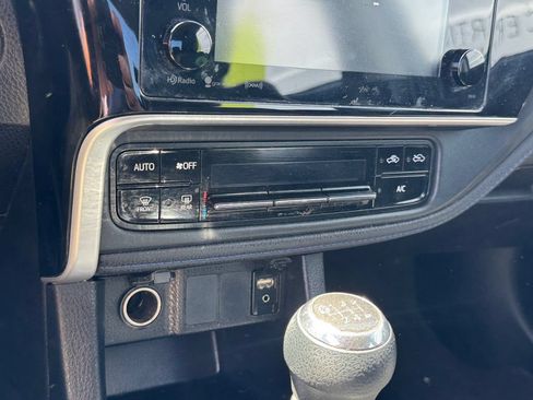 Used 2018 Toyota Corolla SE w/ Carpet Mat Package (TMS) FWD image 10