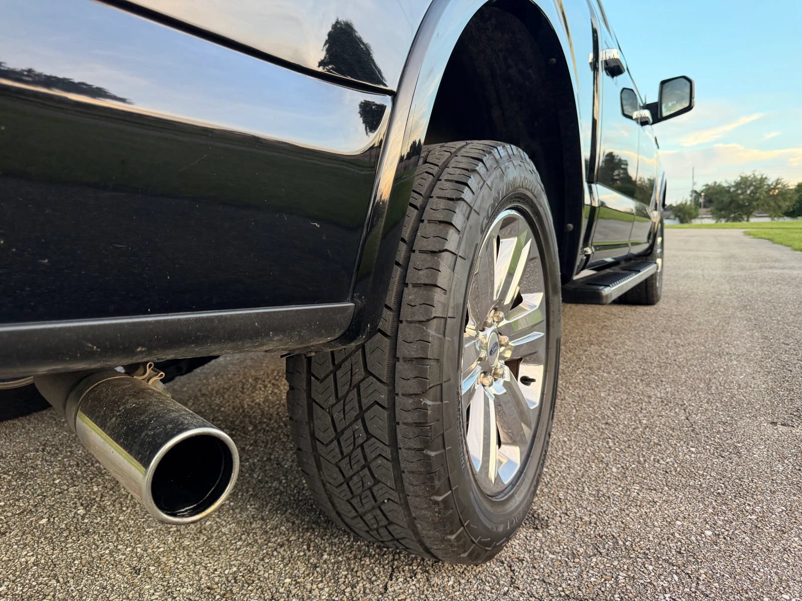 Used 2018 Ford F150 Lariat w/ Equipment Group 502A Luxury AWD/4WD image 38