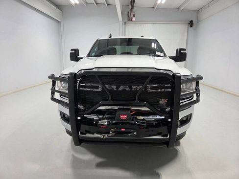 Used 2024 RAM 2500 Tradesman w/ Chrome Appearance Group AWD/4WD image 5