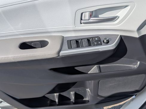 Used 2025 Toyota Sienna XLE w/ XLE Plus Package image 16