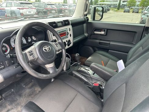 Used 2012 Toyota FJ Cruiser 2WD w/ Convenience Pkg image 4