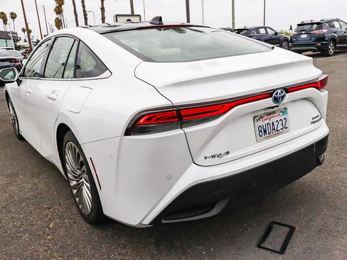 Used 2021 Toyota Mirai RWD image 6