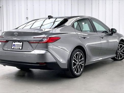 Used 2025 Toyota Camry XLE image 12