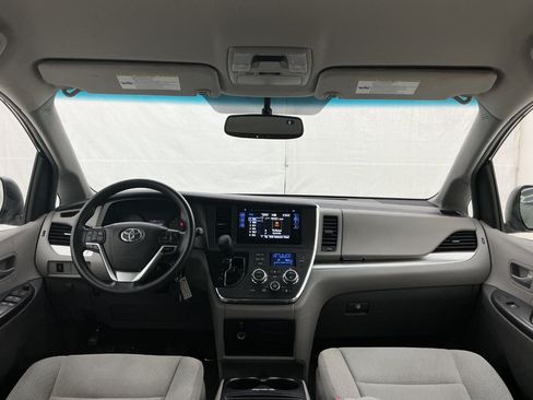Used 2015 Toyota Sienna LE FWD image 26