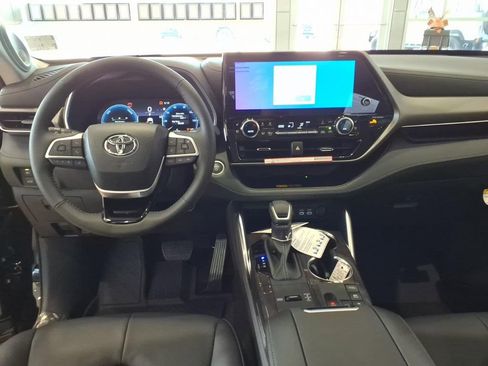 New 2026 Toyota Highlander Limited AWD/4WD image 9