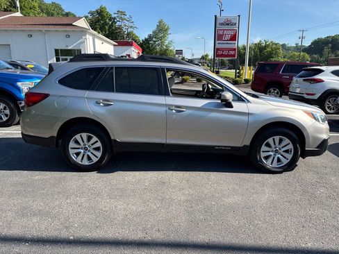 Used 2016 Subaru Outback 2.5i Premium AWD/4WD image 6