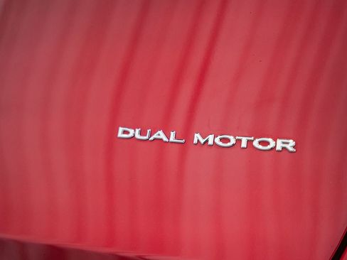 Used 2024 Tesla Model Y Long Range image 9