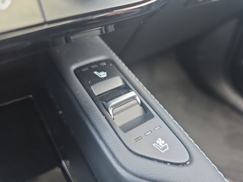Certified 2023 Kia Telluride EX w/ EX Captain's Chair Package FWD image 23