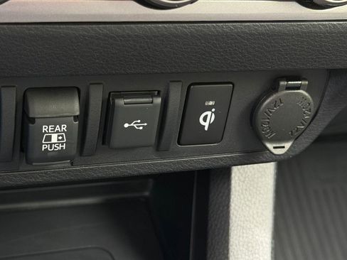 Used 2021 Toyota Tacoma Limited AWD/4WD image 34