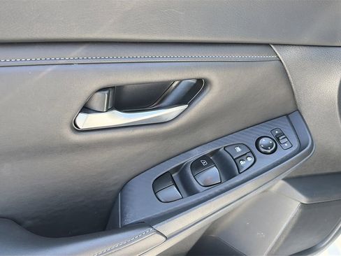 Used 2024 Nissan Sentra SV image 17