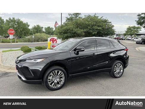 Certified 2024 Toyota Venza XLE image 1