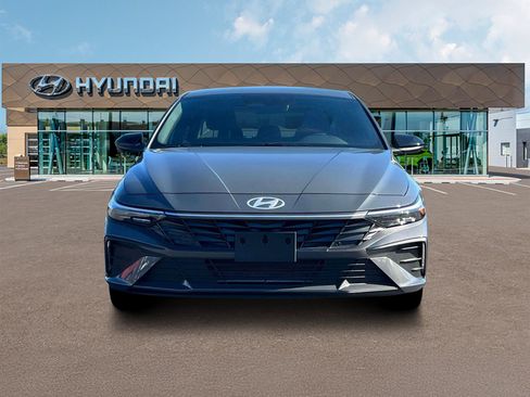 Certified 2025 Hyundai Elantra Sport FWD image 12