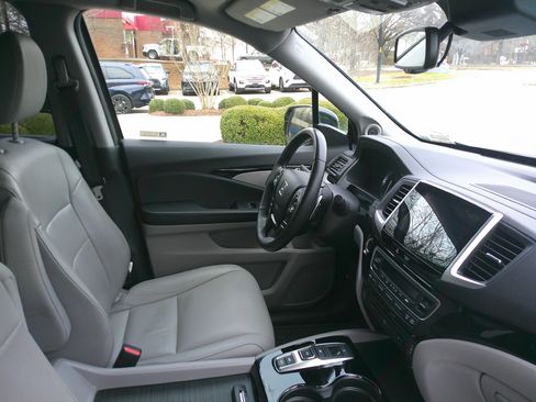 Used 2018 Honda Pilot Touring image 34