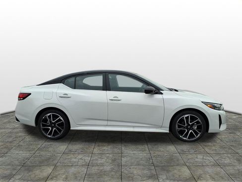 New 2025 Nissan Sentra SR image 2