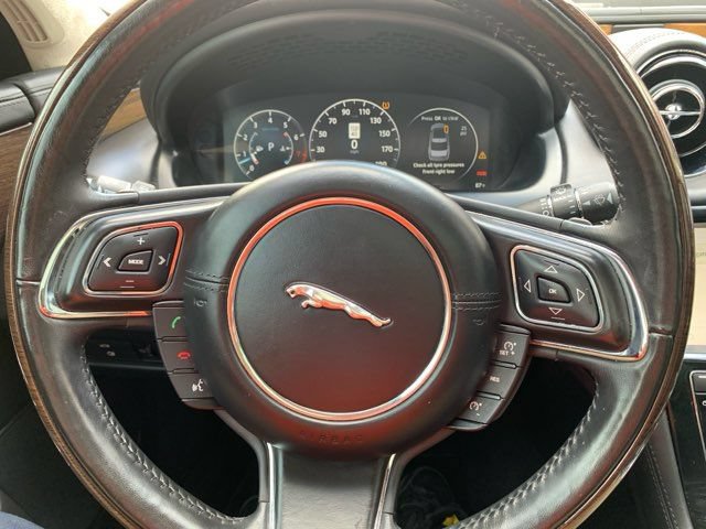 Used 2018 Jaguar XJ L Supercharged RWD image 32