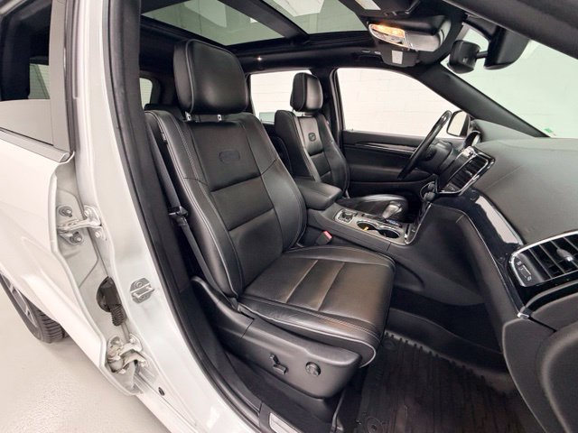 Used 2020 Jeep Grand Cherokee Overland AWD/4WD image 26