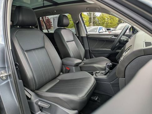 Certified 2024 Volkswagen Tiguan SE w/ Panoramic Sunroof Package AWD/4WD image 33