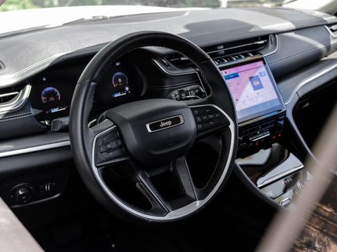 Used 2022 Jeep Grand Cherokee Limited image 4